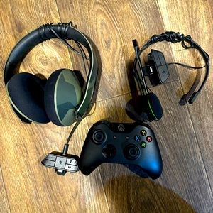 Xbox Controller and 2 sets of headsets (with limited edition Camo headset)